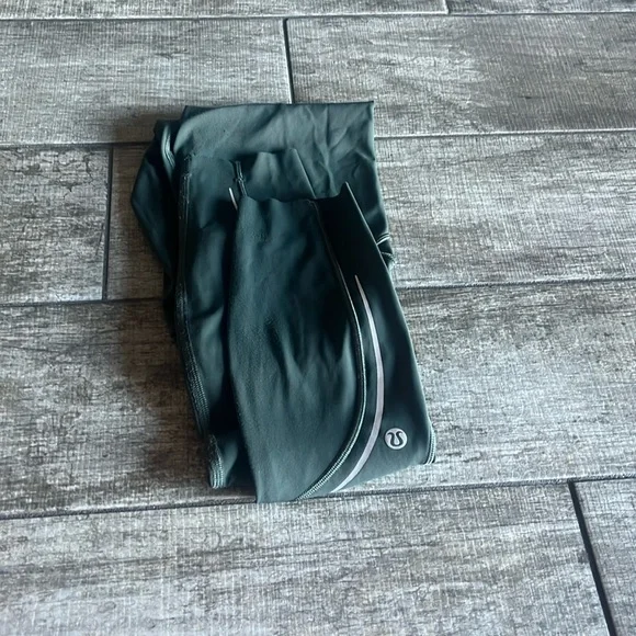 Green lululemon leggings - Picture 2 of 3